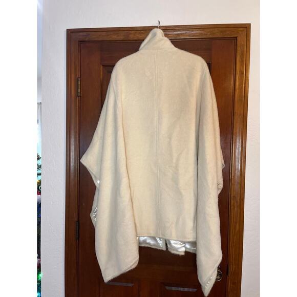 STUNNING PERUVIAN ALPACA AND WOOL hand Finished Cape O/S - Picture 7 of 9